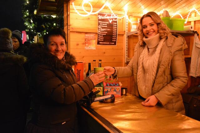 Wintergastgärten sind erlaubt, elektrische Heizstrahler dürfen eingesetzt werden. Bei Christkindlmarktständen gibt es keine Wintergastgärten.