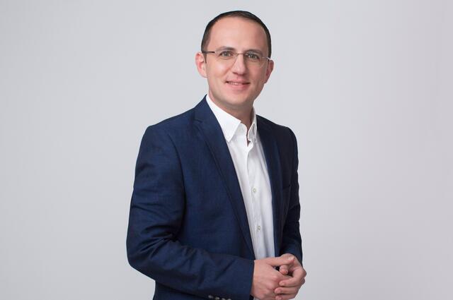 Christoph Zauner aus Ried wurde als Obmann des Landesgremiums für den Handel mit Arzneimitteln, Drogerie-, Parfümeriewaren, Chemikalien und Farben wiedergewählt.