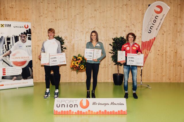 Die Gewinner des Sportunion Nachwuchsförderpreis 2020 (v.l.): Lukas Neumayer (UTC Sparkasse Radstadt), Marina Vukovic (Karate LZ Pinzgau) und Stefan Rettenegger (TSU St. Veit). | Foto: Sportunion/Thomas Kaserer