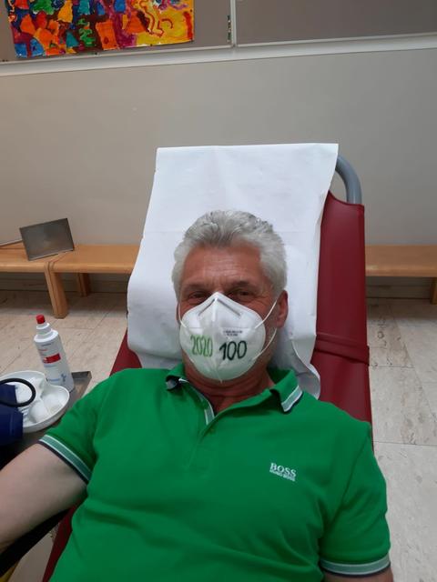 Zum 60er kam Bruno Zwatz zur 100. Blutspende.