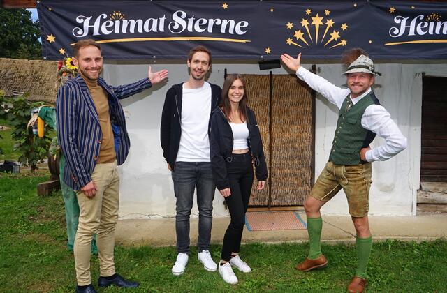 Für die TV-Sendung "Heimatsterne" suchte TV-Moderator Willi Gabalier (rechts) Talente. Mit dabei waren Mario Schulter und das Musik-Duo "Schwarzweiß" bestehend aus Michael Zsifkovits und Viktoria Schmidt (von links).