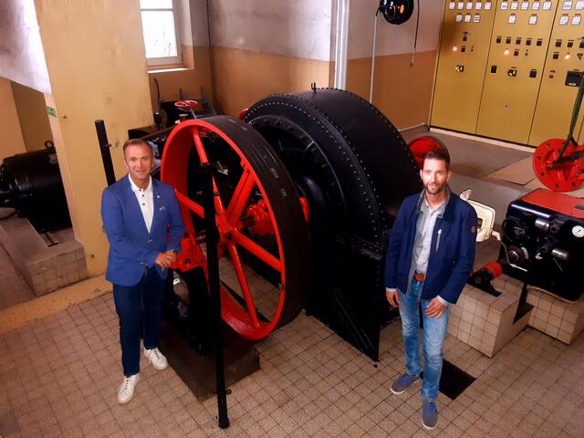Mehr Ökostrom: Bernhard Auinger und Roland Oberhauser wollen das Kleinkraftwerk in der Münzgasse modernisieren.