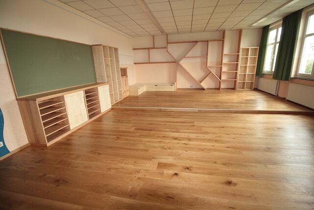 Eine Holzklasse in der Mittelschule Martinsberg.