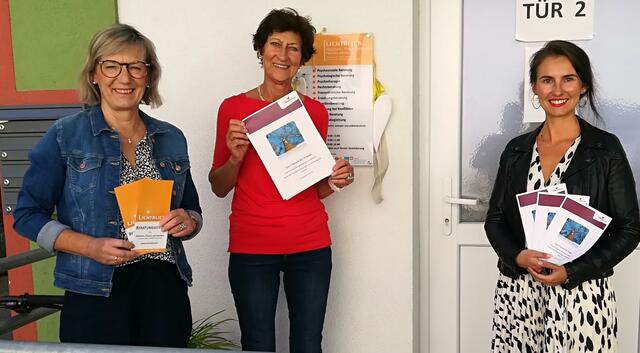 Anna Sommer – "Lichtblick"-Büroleitung, Renate Dielacher (Vorstand) und Kathrin Kassl-Rapatz (Kooperationspartner VHS, v.l.)