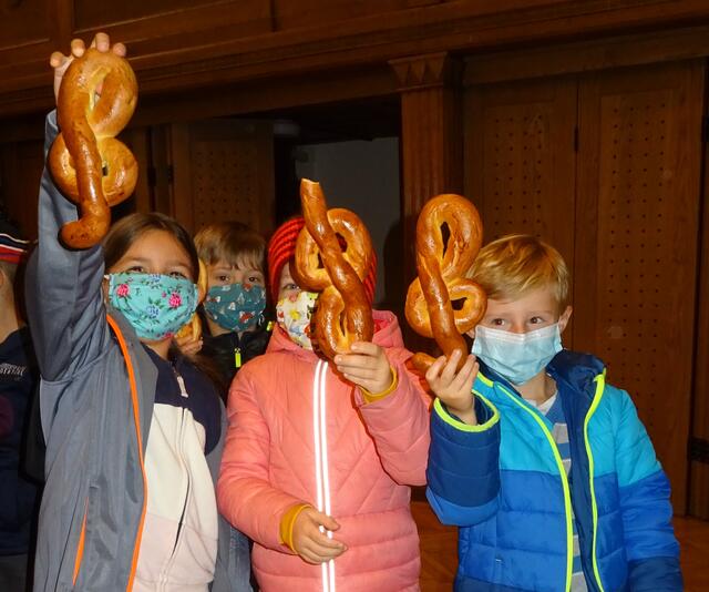 Große Freude hatten die Kinder mit den speziellen Notenschlüsselbrezen | Foto: Haider