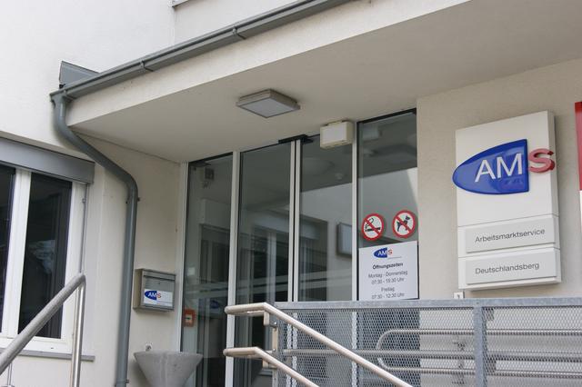 408.853 Personen waren arbeitslos gemeldet oder in Schulung, das sind 74.389 mehr als vor einem Jahr.