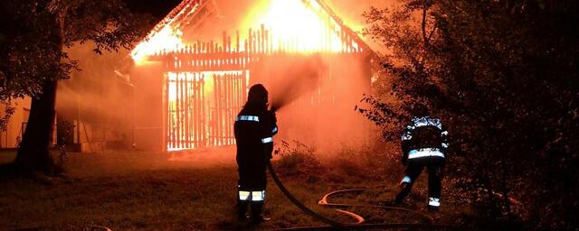 An den Löscharbeiten waren die Feuerwehren Großmutschen, Kleinmutschen und Frankenau mit drei Fahrzeugen und insgesamt 25 Mann/Frau im Einsatz. Um 01:15 Uhr konnte „Brand aus“ gegeben werden.