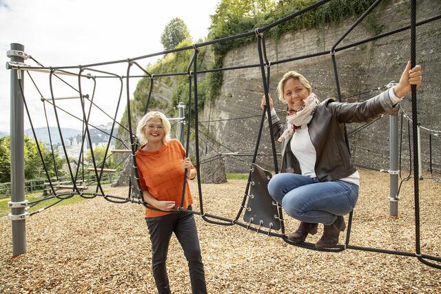 Stadträtin Anja Hagenauer und Vizebürgermeisterin Barbara Unterkofler probierten den neuen Parcours gleich aus.