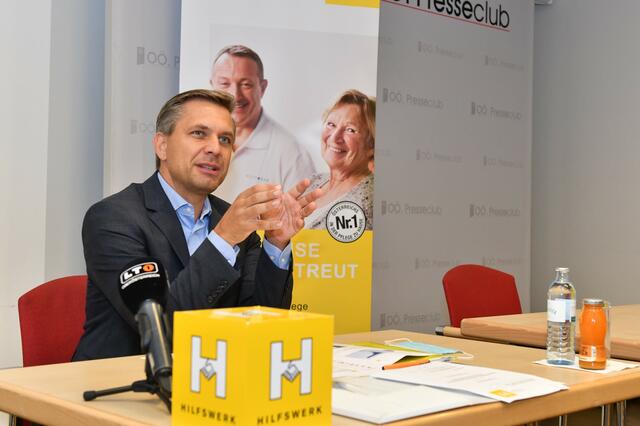 "Pflege daheim darf nicht schlechter gestellt sein als die Pflege in einem Heim", sagt Wolfgang Hattmannsdorfer, Obmann des OÖ Hilfswerk.