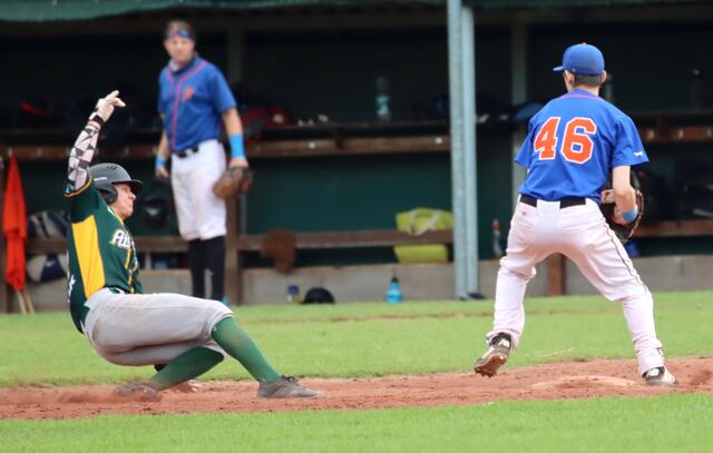 Zwei knappe Niederlagen kassierten die Baseballer der Athletics Attnang-Puchheim gegen die Vienna Metrostars.