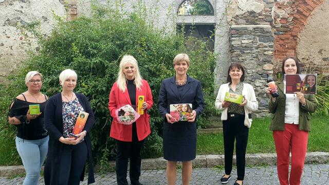 Sabine Steininiger – Kursteilnehmerin, Sonja Feldmann, Hilde Juricka – VHS Leiterin, Gesundheitsexpertin Mag. Karin Schlintner – Vortragende, Gerlinde Eireiner, Roswitha Steindl