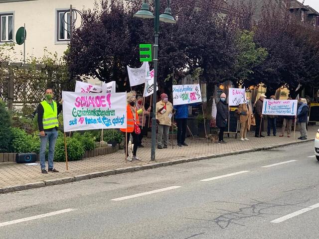 Protest gegen große Bauvorhaben in Krumpendorf..