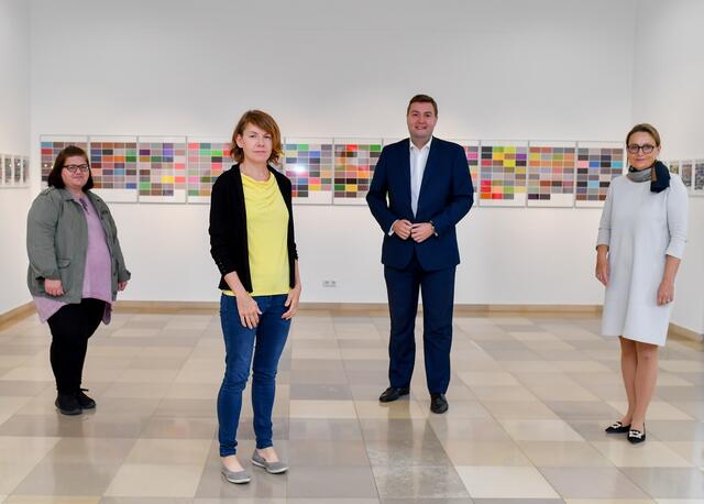 (v. l.): Anita König, seit 40 Jahren Bewohnerin des Franckviertels, Nicole Wagner, Projektkoordinatorin KOMM!, Michael Raml, Gesundheitsstadtrat sowie Doris Polzer, Geschäftsführerin von Proges. | Foto: Proges