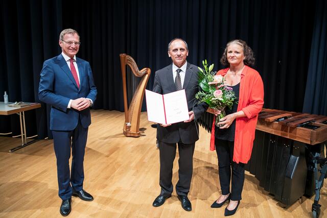 Landeshauptmann Thomas Stelzer (l.) mit Karl und Ingrid Geroldinger.