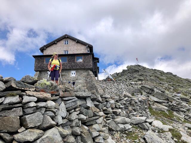Auf 2.694 m Seehöhe, halb auf Grieser und halb auf Pfitscher Gemeindegebiet, liegt die Europahütte. Sie wird auch nach dem Neubau ein Grenzfall bleiben!