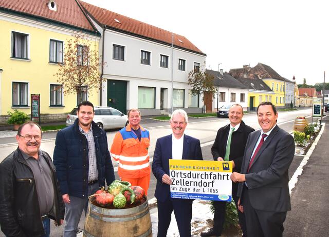 Ing. Ernst Muck (Vizebgm. von Zellerndorf), Markus Baier (Bgm. von Zellerndorf), Reinhard Scheichenberger (Straßenmeisterei Retz), Landtagspräsident Karl Wilfing, DI Dr. Wolfgang Dafert (Leiter der Straßenbauabteilung Hollabrunn), DI Josef Decker (NÖ Straßenbaudirektor).
