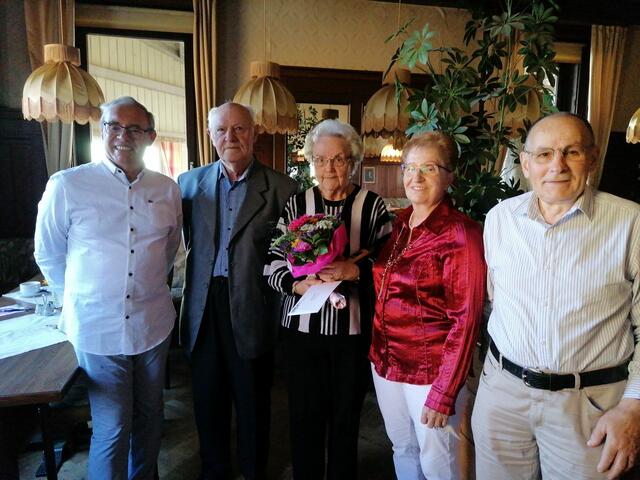 Im Foto von Links Franz Spannbruckner, Karl Fischer, Gertrude Fischer, Elfriede Täubele und Kurt Täubele