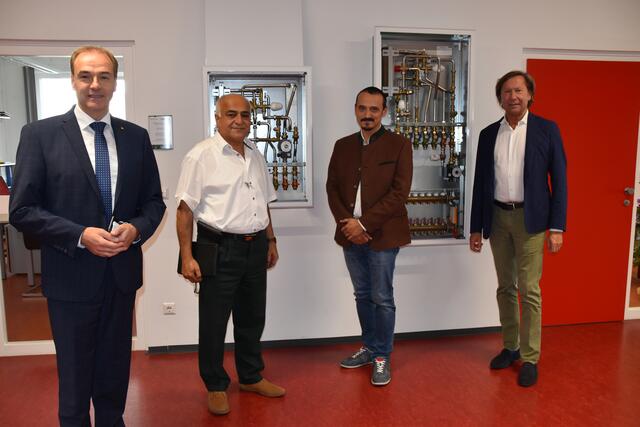 Landesrat Leonhard Schneemann besuchte Herz Energietechnik in Pinkafeld.