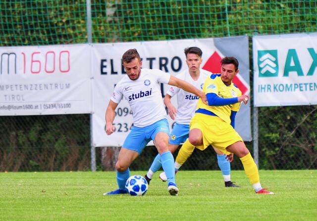 Michael Simic wurde hart bedrängt, konnte sich aber befreien und zwei Tore zum 5:2-Sieg der SPG beisteuern.