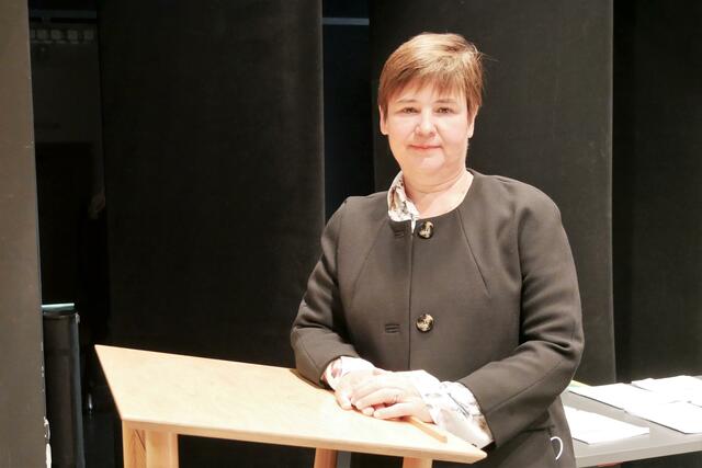 Direktorin Beate Zangerl durfte 19 Diplome an die erfolgreichen AbsolventInnen des BiZ St. Vinzenz Zams überreichen.