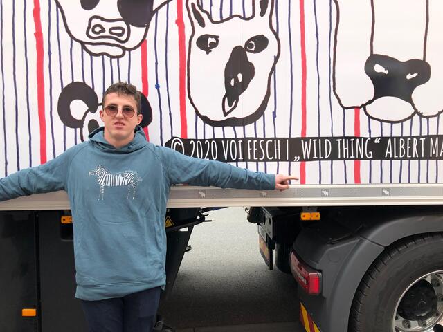 Albert Masser vor seinem Kunstwerk "Wild Thing" in XXL | Foto: Susanne Veronik