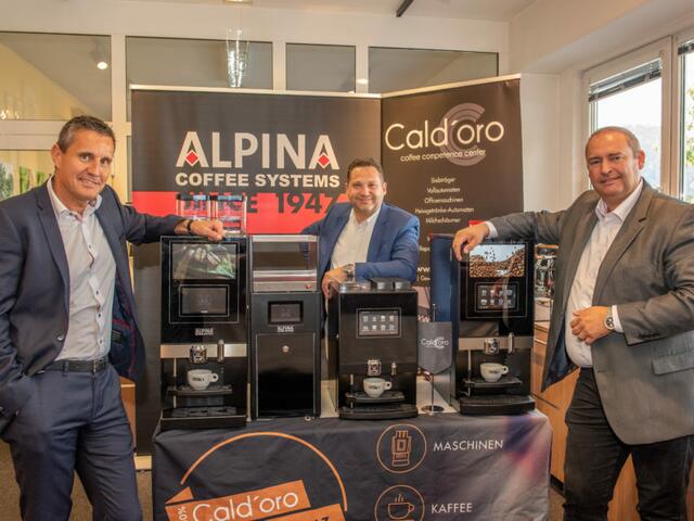 Geschäftsführer Gerald Unterberger, Betriebsleiter Mario Vitale und Geschäftsführer Thomas Siedler (v.l.) präsentierten die neue Produktserie "Alpina New Generation".