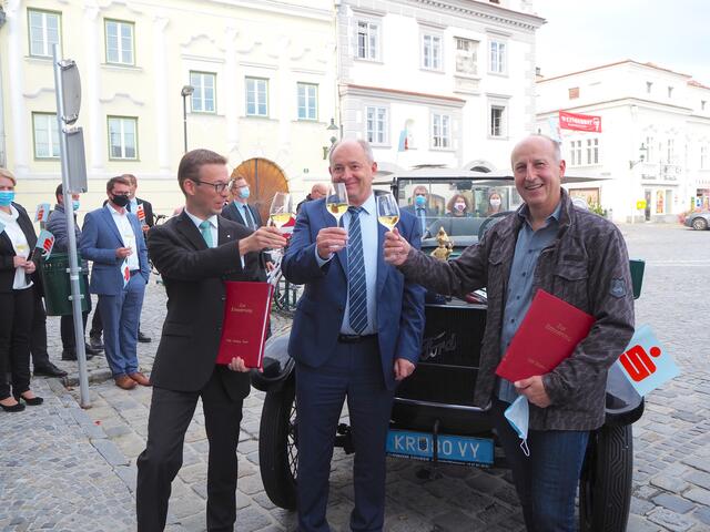 Ab in den Ruhestand: VDir. Martin Müllauer, VDir. In Ruhe Johann Auer, VDir. Erich Fichtenbauer