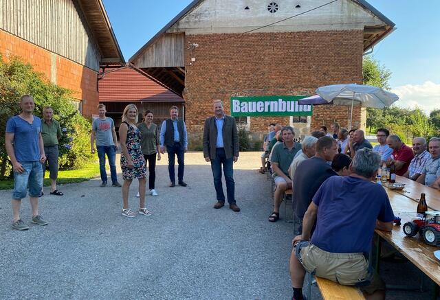 Am Hof von Bauernbundobmann Martin Dammayr