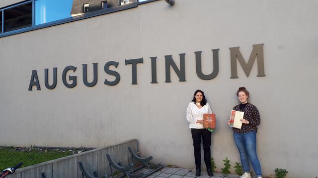 Betreuerin Nicole Forstner mit ihrer Schülerin Christina Stritzl.