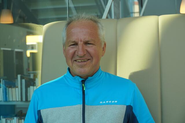Auch mit 60 Jahren noch in Sachen Fussball unterwegs: Leo Lainer.