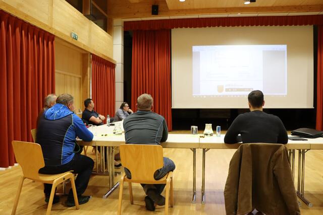 Coronabedingt tagte der Schönwieser Gemeinderat im Gemeindesaal.