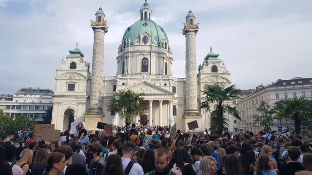 Um 14 Uhr startet morgen die Demo am Karlsplatz. Um 17 Uhr wird der Film zum "Voices for Refugees"-Konzert am Heldenplatz gezeigt.