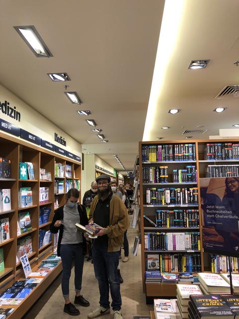 Die Fans standen nach der Lesung Schlange, um sich ein Autogramm und ein Selfie mit Thomas Brezina zu sichern.