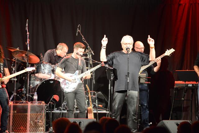 Ex-Supermax-Sänger Gofi Heger zeigte mit seiner Band "Soul Impact" auf.