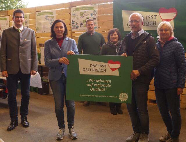 Vizepräsident der Landwirtschaftskammer NÖ Lorenz Mayr, Landtagsabgeordnete Doris Schmidl, Michael Burger, Bezirksbäuerin Maria Brandl, Kammerobmann Anton Kaiblinger und Barbara Kaiblinger.