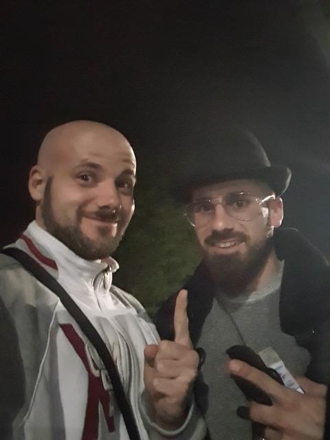 Genauso wie mein anderer Bruder, der zudem auch mein Cousin ist.