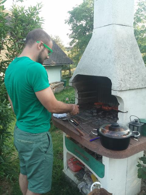 Der grüne Grillmeister...jedoch noch etwas blass auf der Haut.