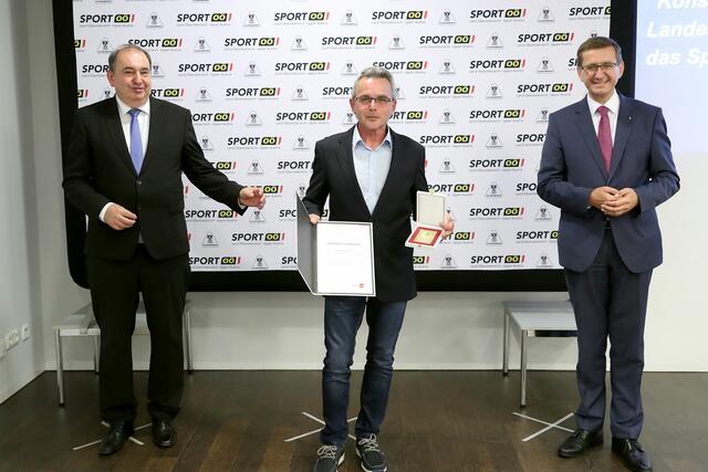 Präsident Erich Haider, Günther Sulzbacher und Wirtschafts- und Sport-Landesrat Markus Achleitner.