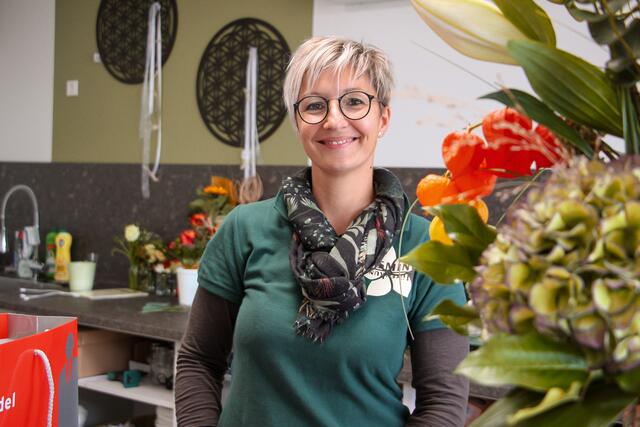 Jungunternehmerin Jasmine Stipits in ihrem neu eröffneten Geschäftslokal