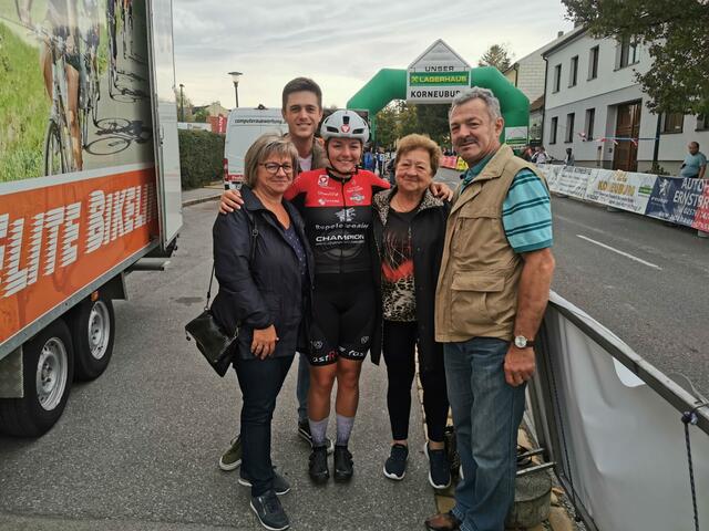 Verena Eberhardt durfte sich mit ihrer Familie über den Titel freuen.