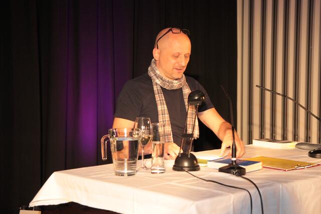 Günter Neuwirth hatte Kitsch, Krimi und Kabarett im Gepäck