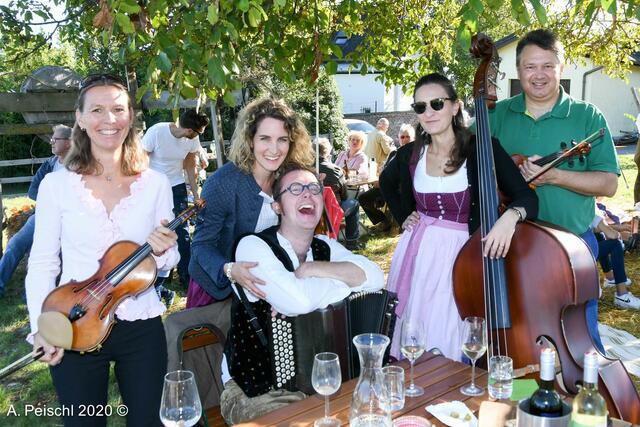 Die „Presshouse Family“ mit Gästen spielte bei Otmar Schnitzer auf: Birgit Straka, Christine und Christoph Gigler, Veronika Schicho und Anton Straka (Schwager von Birgit Straka).