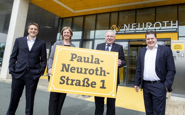 Der neue Neuroth-Produktionsstandort in der „Paula-Neuroth-Straße 1“ in Lebring wurde feierlich eröffnet. Am Bild (v.r.n.l.): Neuroth-CEO Lukas Schinko, der steirische Landeshauptmann Hermann Schützenhöfer, die steirische Wirtschaftslandesrätin Barbara Eibinger-Miedl und Neuroth-Aufsichtsratsvorsitzender Gregor Schinko.