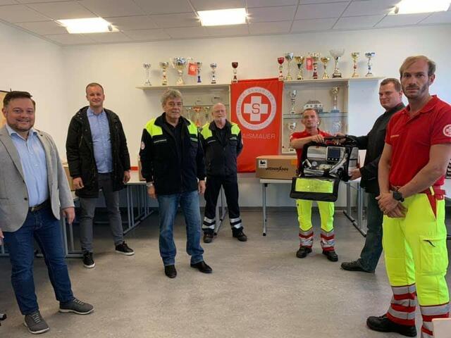 Bürgermeister Herbert Pfeffer, Gesundheitsstadtrat Admir Mehmedovic, ASBÖ-NÖ Vizepräsident Hannes Sauer, auch Obmann der Gruppe Traismauer, Peter Maa, Stützpunktleiter Leopold Buchinger, Schulungsleiter Gregor Mittelstrasser und Stützpunktleiter-Stv. Jürgen Heinrich