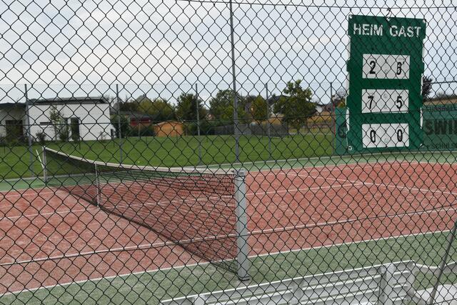 Der Tennisverein will einen weiteren Platz errichten und in den Meisterschaftsbetrieb einsteigen.