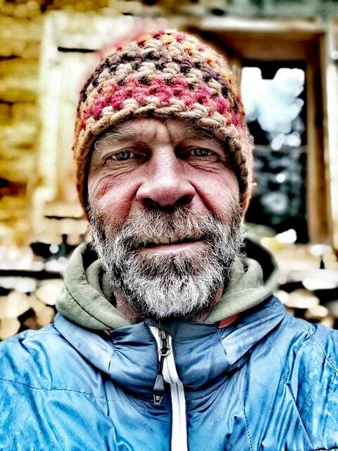 Rene aus Mariapfarr :
"Mit meinem kleinen Gastronomiebetrieb mitten in der Wiese, ist ein Geschäft ohne Bargeld unvorstellbar, Sehe grundsätzlich weniger Bürokratie bei der Nutzung von Bargeld."