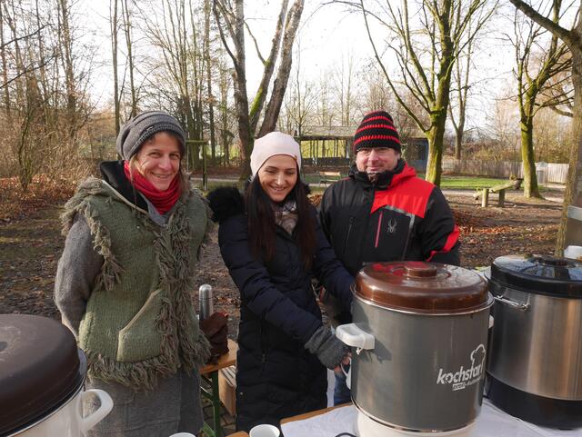 Wenn Handwerk und Rahmenprogramm wegfallen, bleiben auf einem Adventmarkt nur die Punschstände übrig. Das ist für manche Verantwortlichen zu wenig oder sie sehen eine Gefahr, dass hier die vorgeschriebenen Corona-Maßnahmen möglicherweise nicht eingehalten werden.