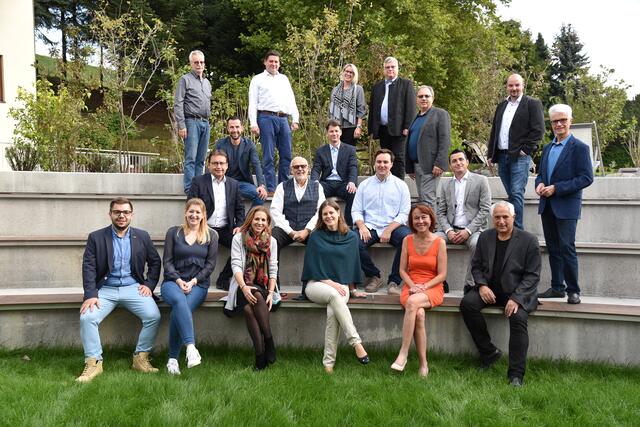Im Bild Bürgermeister Dipl.-Ing. Stefan Szirucsek und sein Team der ÖVP Baden.