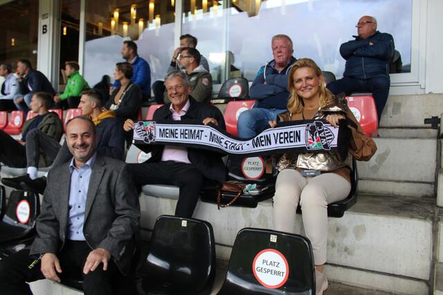 Eduard Scharf, Landeshauptmann Peter Kaiser und Waltraud Riegler (von links)
