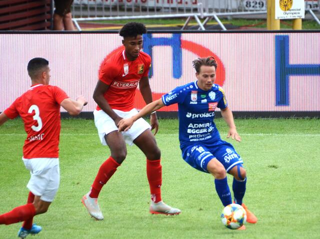 Stefan Rakowitz (re.) erzielte den Ehrentreffer für den TSV Prolactal Hartberg.